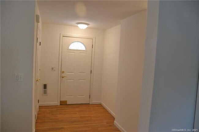 Foto del edificio - 273 Godfrey Rd E