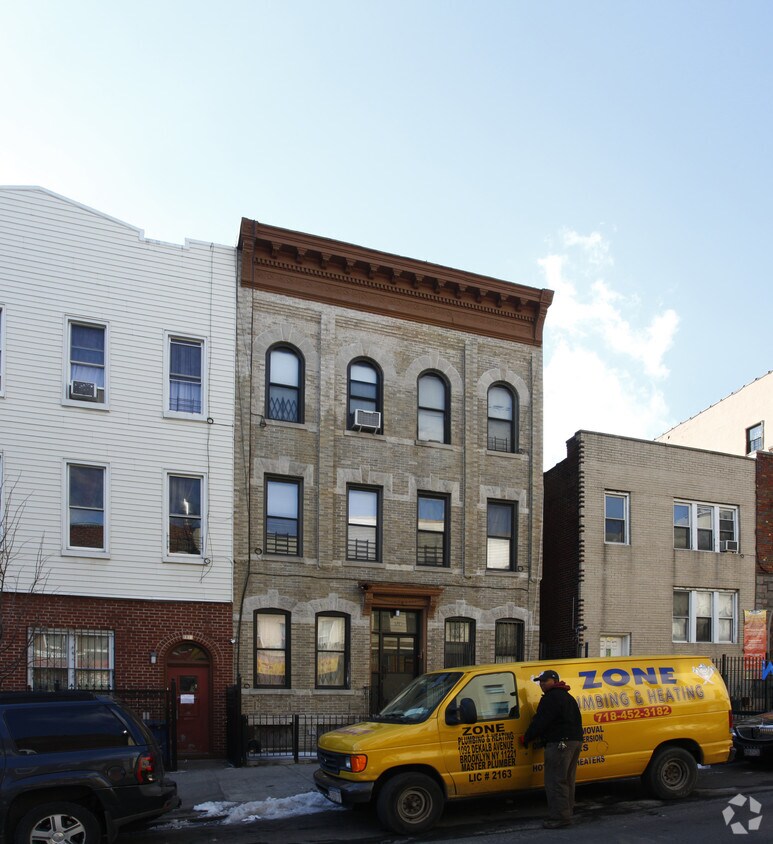 Foto principal - 160 Wilson Ave