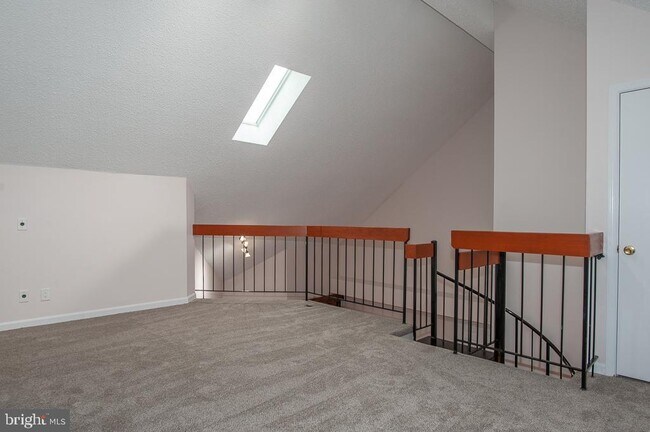 Building Photo - 6015F Curtier Dr