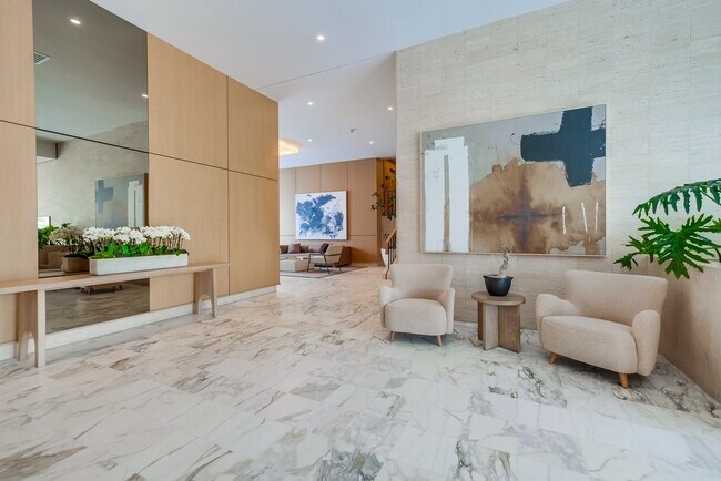 Foto del edificio - 999 N Doheny Dr