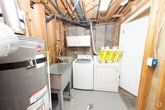 Building Photo - 11132 Sandy Creek Dr