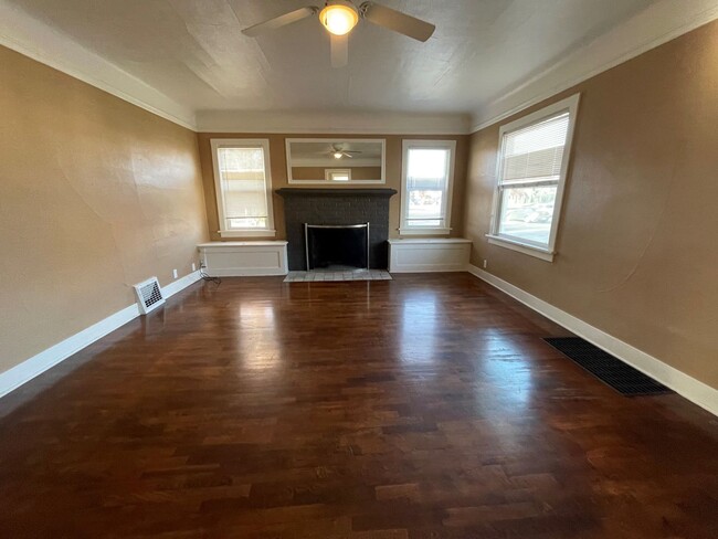Building Photo - 2bd/1Ba Home by Davis High School!
