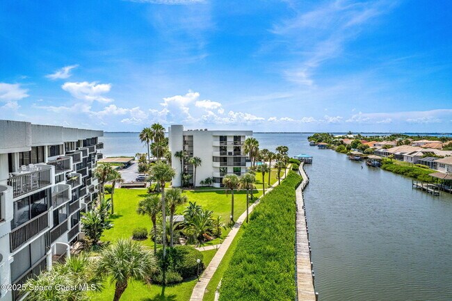 Building Photo - 300 Columbia Dr