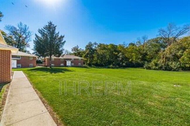 Foto del edificio - 272 Powell Cir