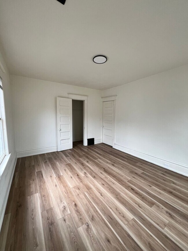 Foto del edificio - 835 Waugoo Ave