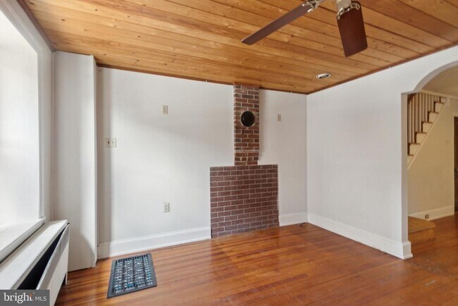 Building Photo - 143 Levering St