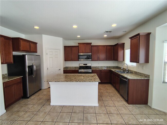 Foto del edificio - 8166 Minots Ledge Ave