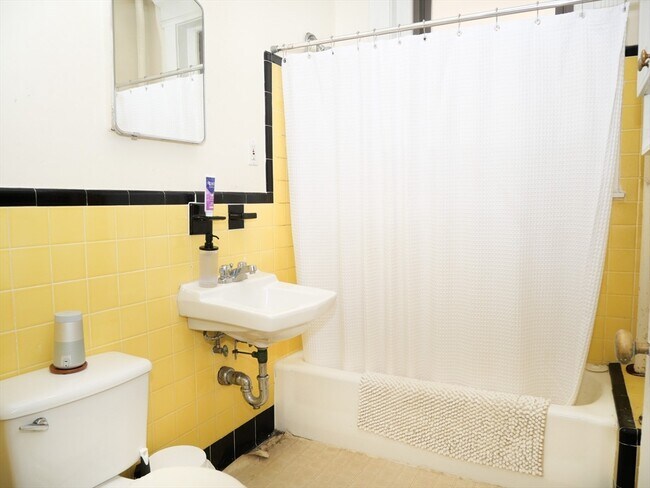 Foto del edificio - 1614 Beacon St