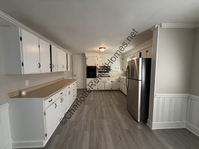 Building Photo - 2116 Tarlton Dr