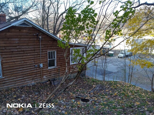 Building Photo - Cozy 2 bed 1 bath deck house with enclosed...
