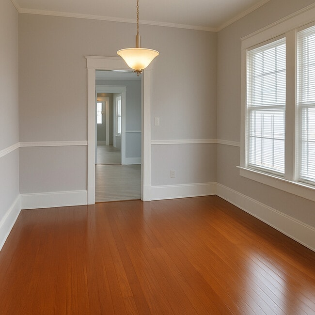 Building Photo - Charming Bungalow Near Downtown – Pet Frie...