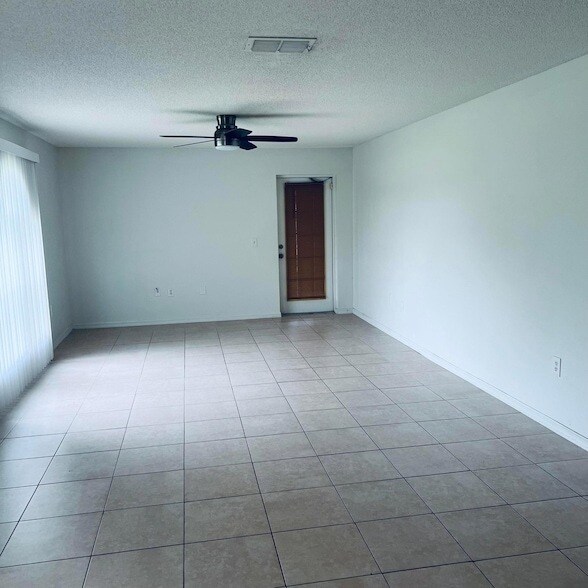 Foto del edificio - 6136 NW Gaylord Terrace