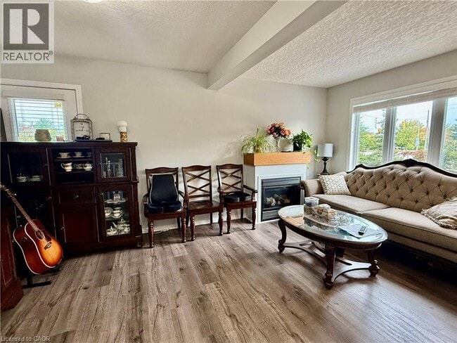 Photo du bâtiment - 601 Columbia Forest Blvd