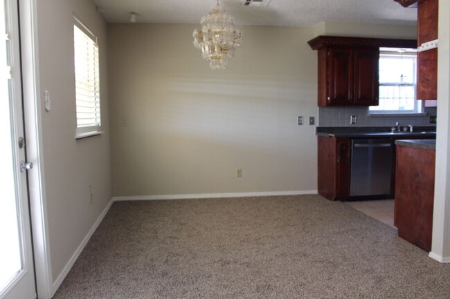 Building Photo - Great Home  in Almor West Area!