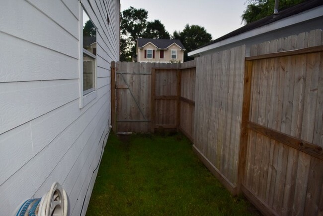 Building Photo - 410 Laurel Sage Dr