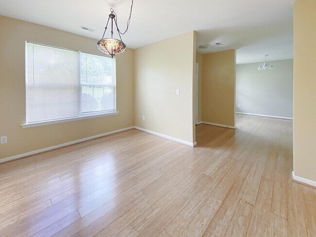 Building Photo - 208 Willow Valley Way