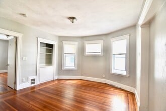 Building Photo - 42 Colonial Ave