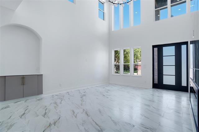 Building Photo - 400 Hideaway Ct