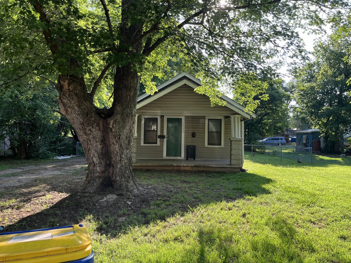 Primary Photo - 2 Bedroom House with Large Fenced Yard