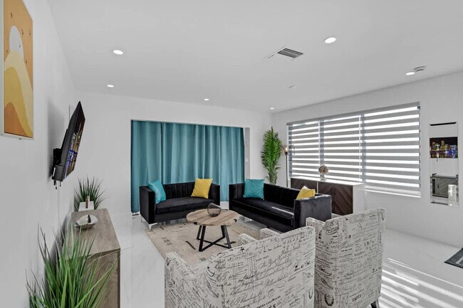 Foto del edificio - 17835 NE 6th Ave