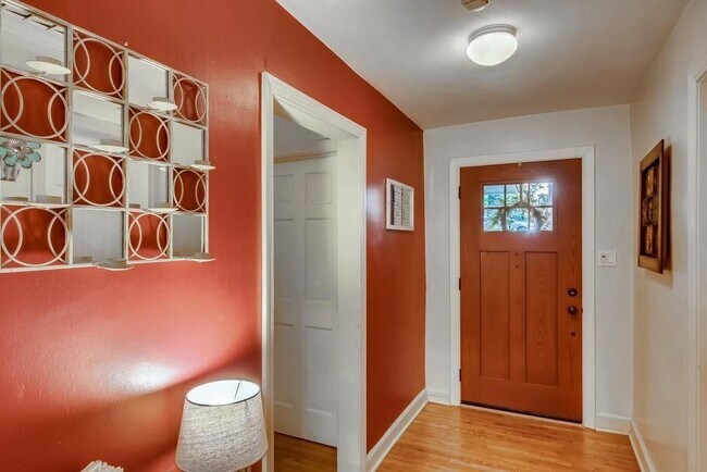 Foto del edificio - 2050 Sylvania Dr