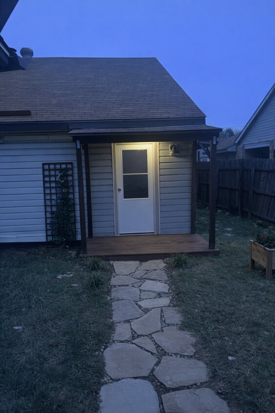 Building Photo - 2448 Sunflower Dr