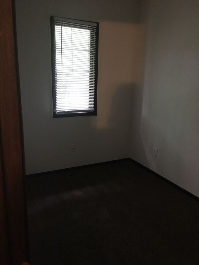 Foto del edificio - 1516 W. Market Ave- Akron 2 Bedroom with Den