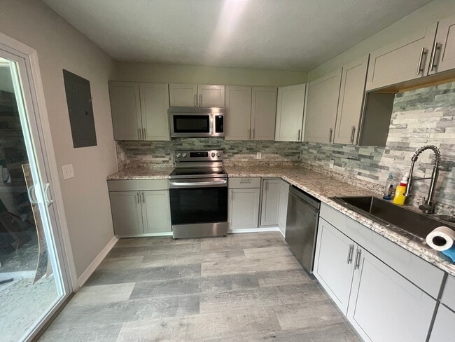 Building Photo - 138 Admiral Cir