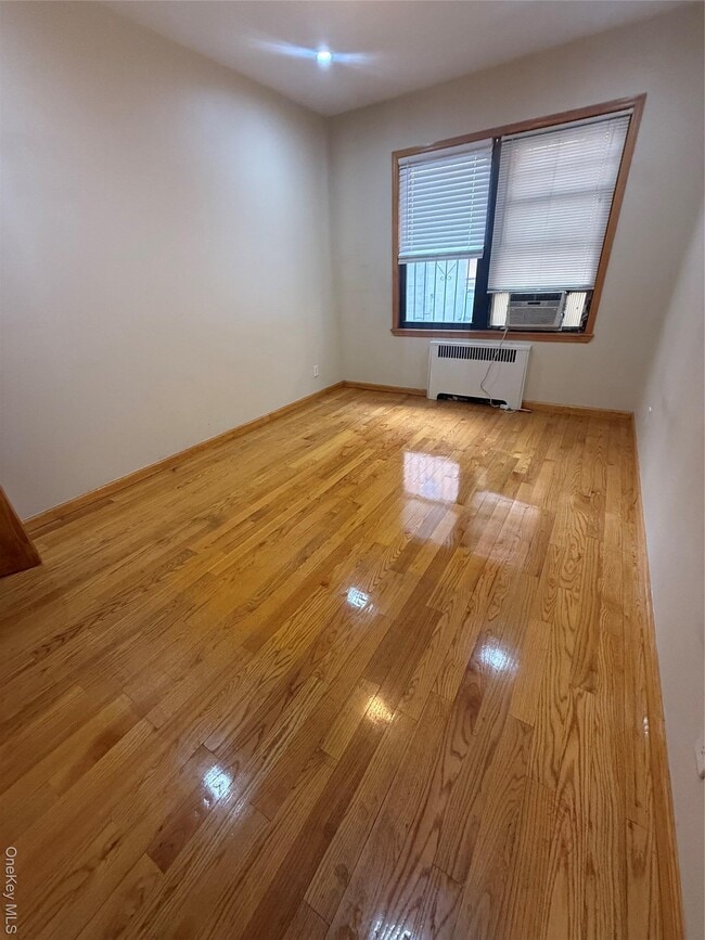 Foto del edificio - 51-12 Van Horn St