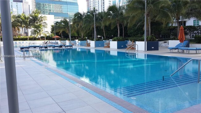 Foto del edificio - 950 Brickell Bay Dr