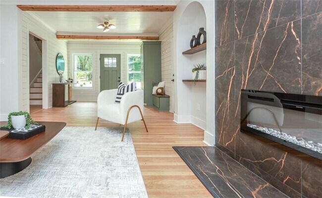 Foto del edificio - 2908 N Hills Dr NE