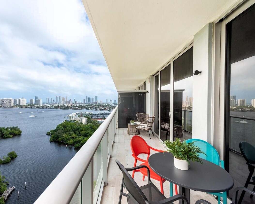 Foto principal - 16385 Biscayne Blvd