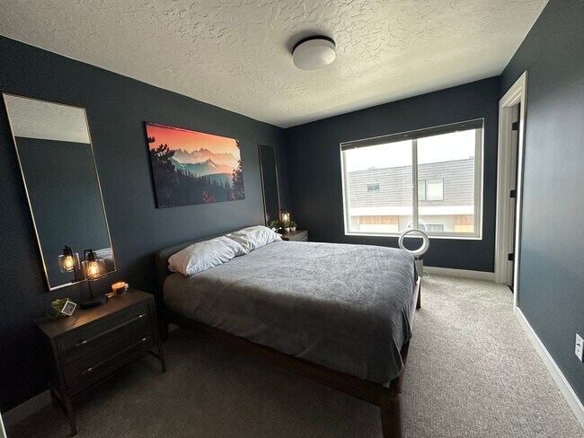 Foto del edificio - Charming 2BR Townhome in Centerville