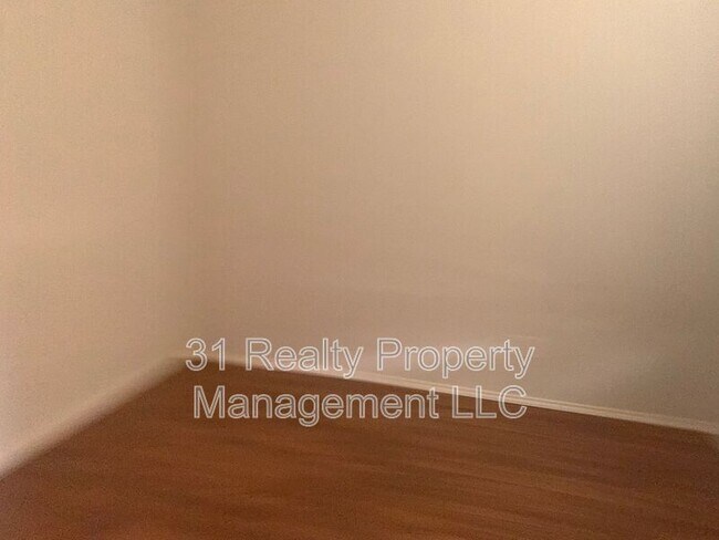 Foto del edificio - 6000 White Pine Dr