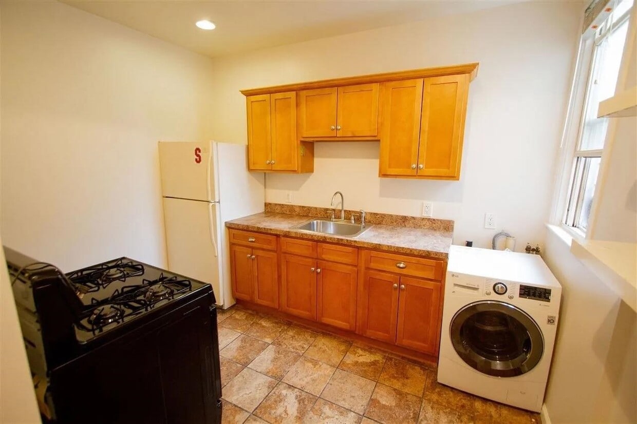 Foto principal - 136 Sherman Ave