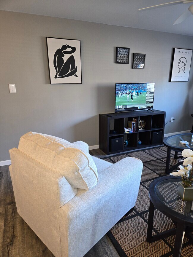 Sala de estar - 613 Hillsboro Rd