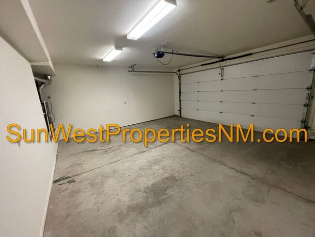 Foto del edificio - 3 Bedroom, 2.5 bath, 2 story with 2 car garage
