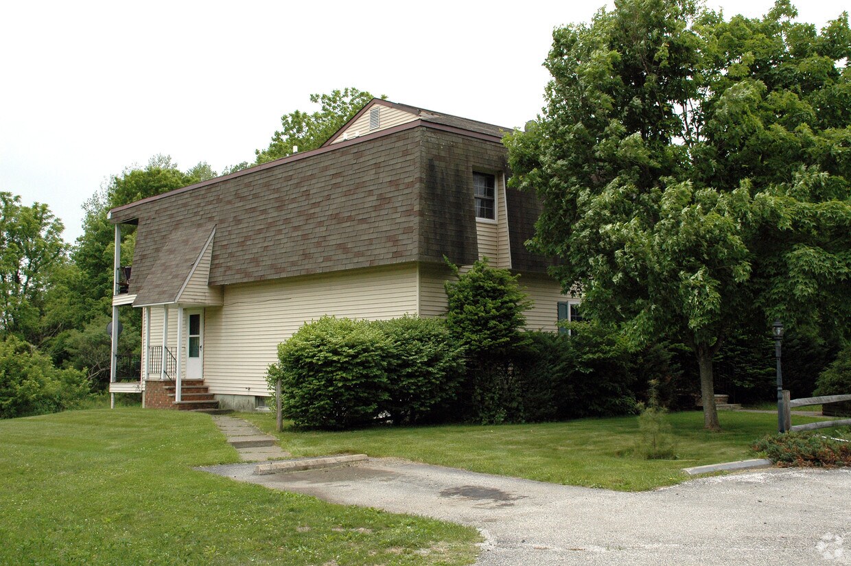 Building Photo - 254 Clove Rd