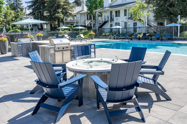 Building Photo - Cotton Wood