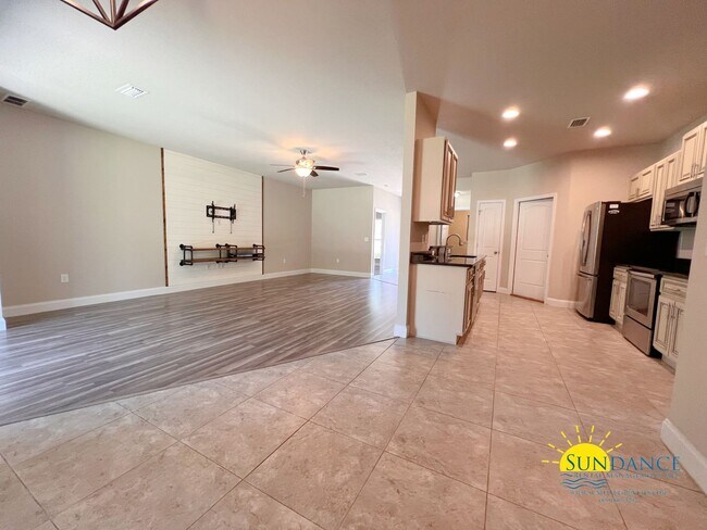 Foto del edificio - Gorgeous 4 Bedroom Home in Crestview: Sola...