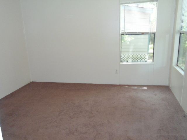 Building Photo - 773 Highland Dr