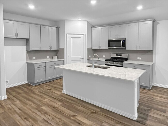 Building Photo - 503 Fox Ridge Dr