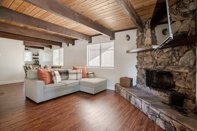 Foto del edificio - 336 Spruce Ln