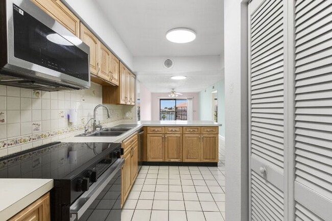 Foto del edificio - Condo For Rent on ST PETE BEACH!
