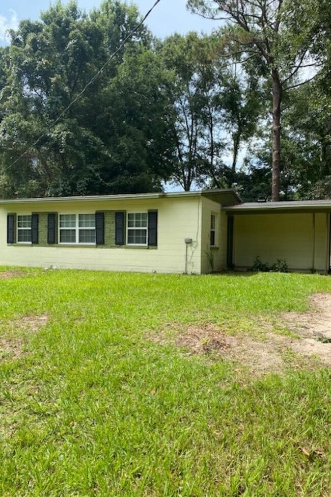 Building Photo - 926 Apache St