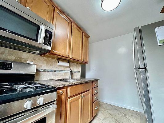 Foto del edificio - 3 bedroom in BRONX NY 10471