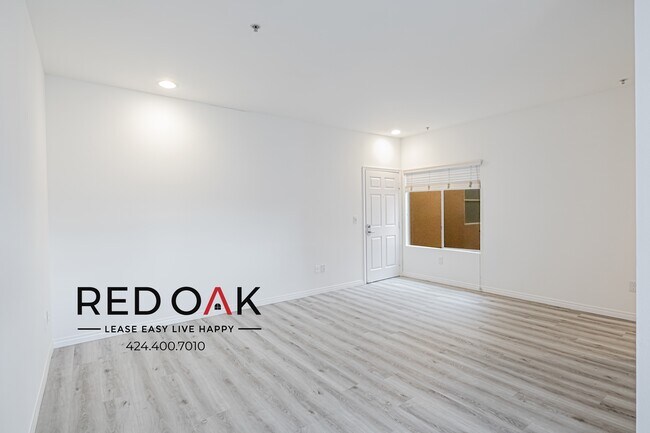 Foto del edificio - Bright and Charming Two Bedroom with Stain...
