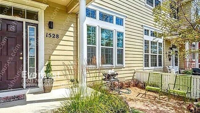 Foto del edificio - Gorgeous 3-Bedroom Townhouse Retreat with ...