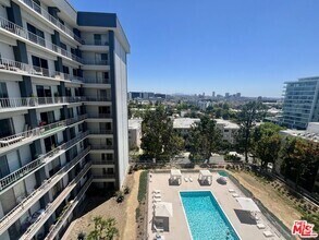 Building Photo - 100 S Doheny Dr