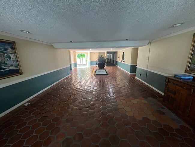 Building Photo - Sunny 1 bed 1 bath Condo in Santa Clara. L...